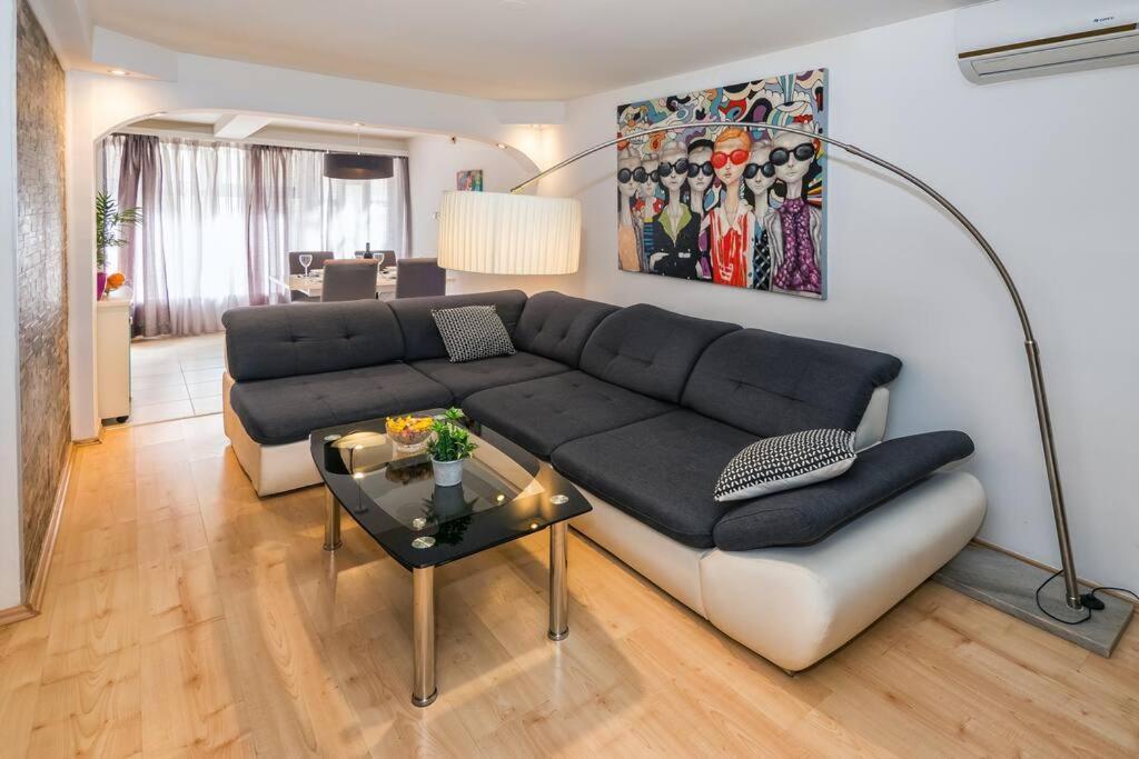 Relaxing 2Bd Apartment, Ground Floor - Walk To Old Town Split Exterior foto