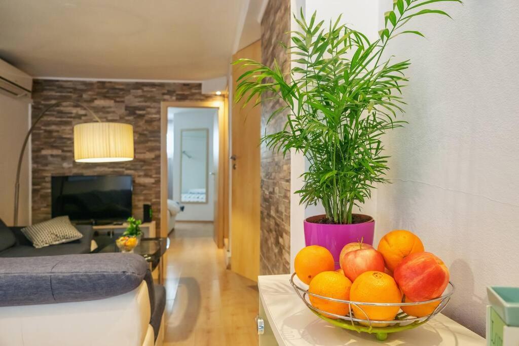 Relaxing 2Bd Apartment, Ground Floor - Walk To Old Town Split Exterior foto