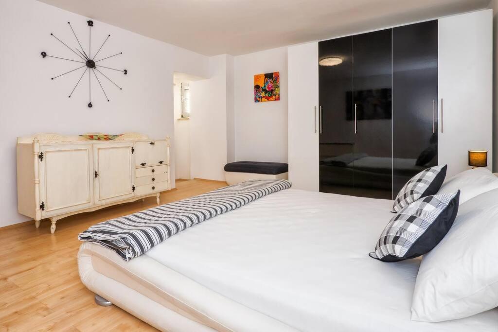 Relaxing 2Bd Apartment, Ground Floor - Walk To Old Town Split Exterior foto