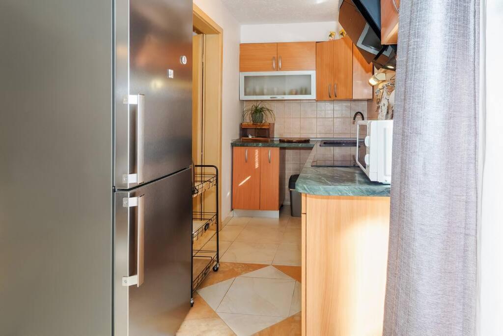 Relaxing 2Bd Apartment, Ground Floor - Walk To Old Town Split Exterior foto