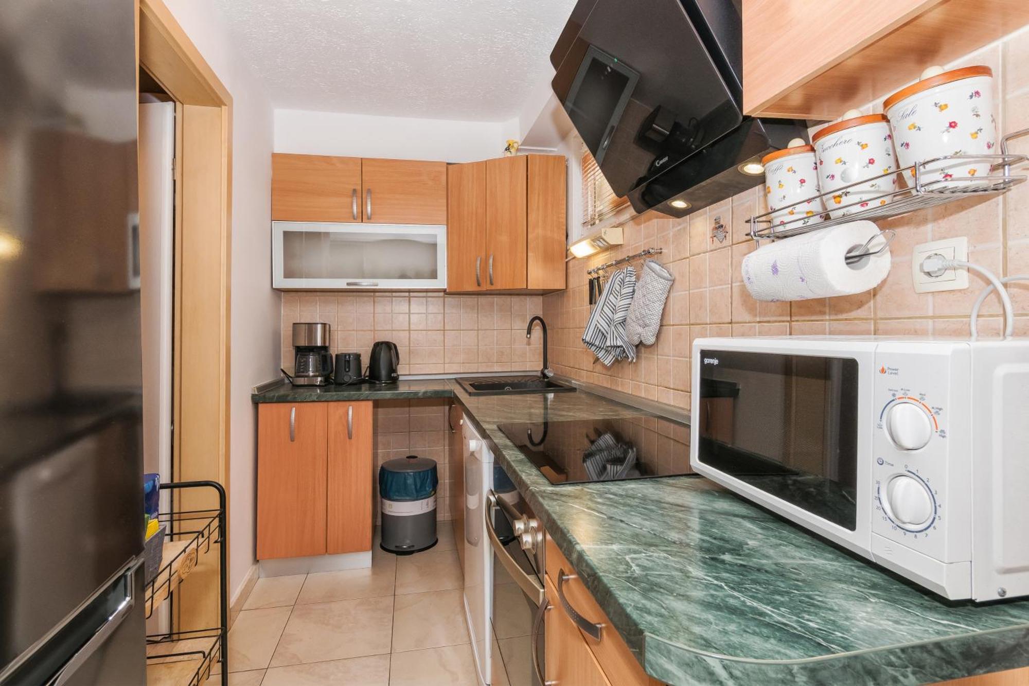 Relaxing 2Bd Apartment, Ground Floor - Walk To Old Town Split Exterior foto