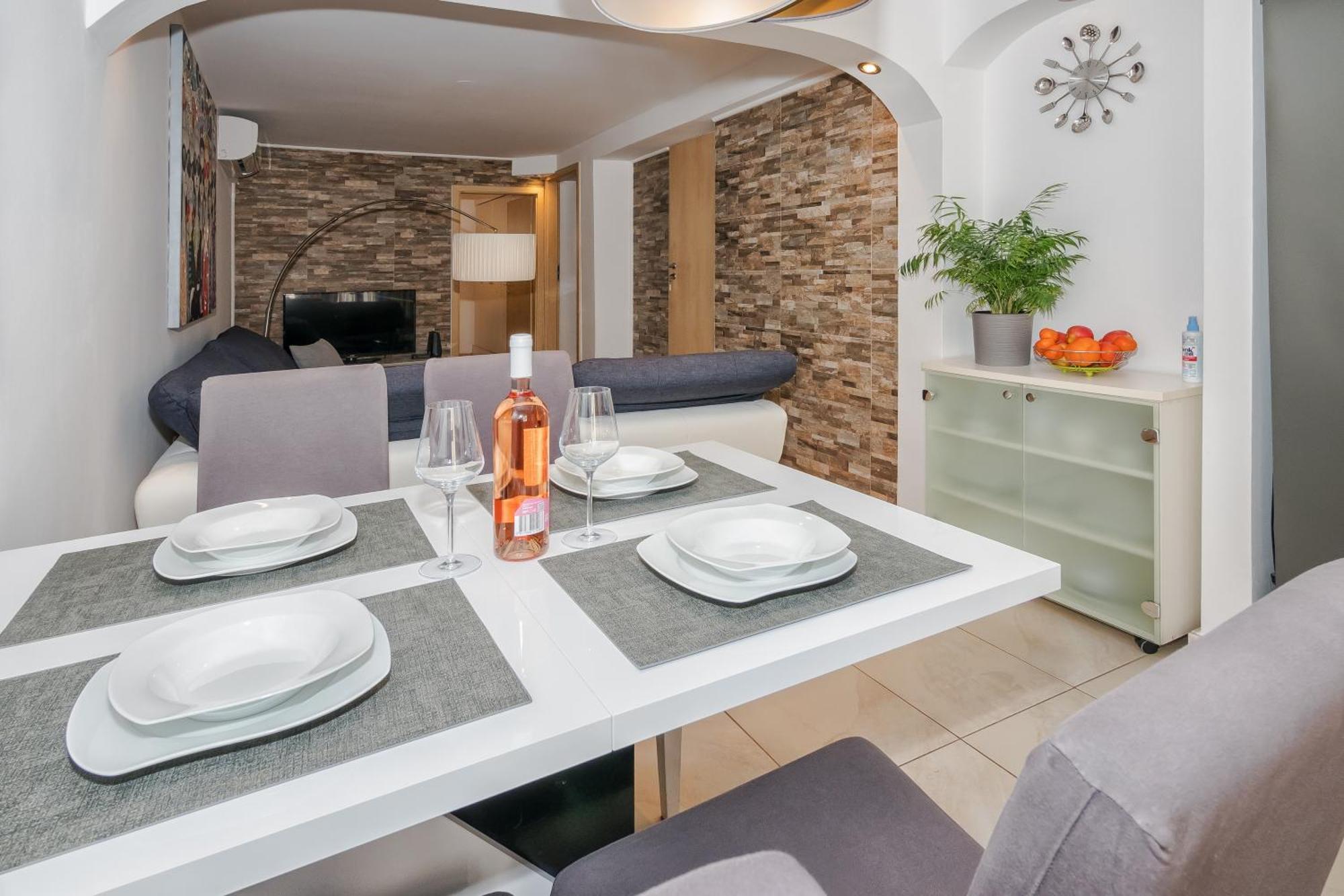 Relaxing 2Bd Apartment, Ground Floor - Walk To Old Town Split Exterior foto